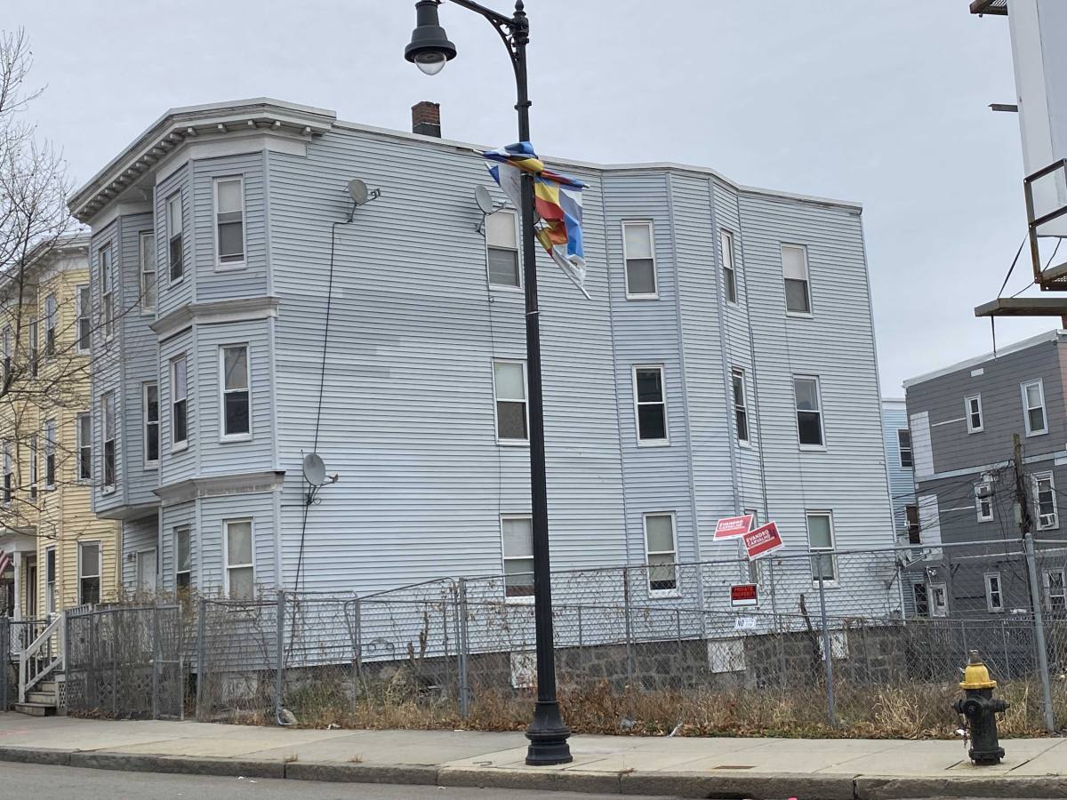 Apartment for rent at 143 Bowdoin St, Dorchester, MA 02122