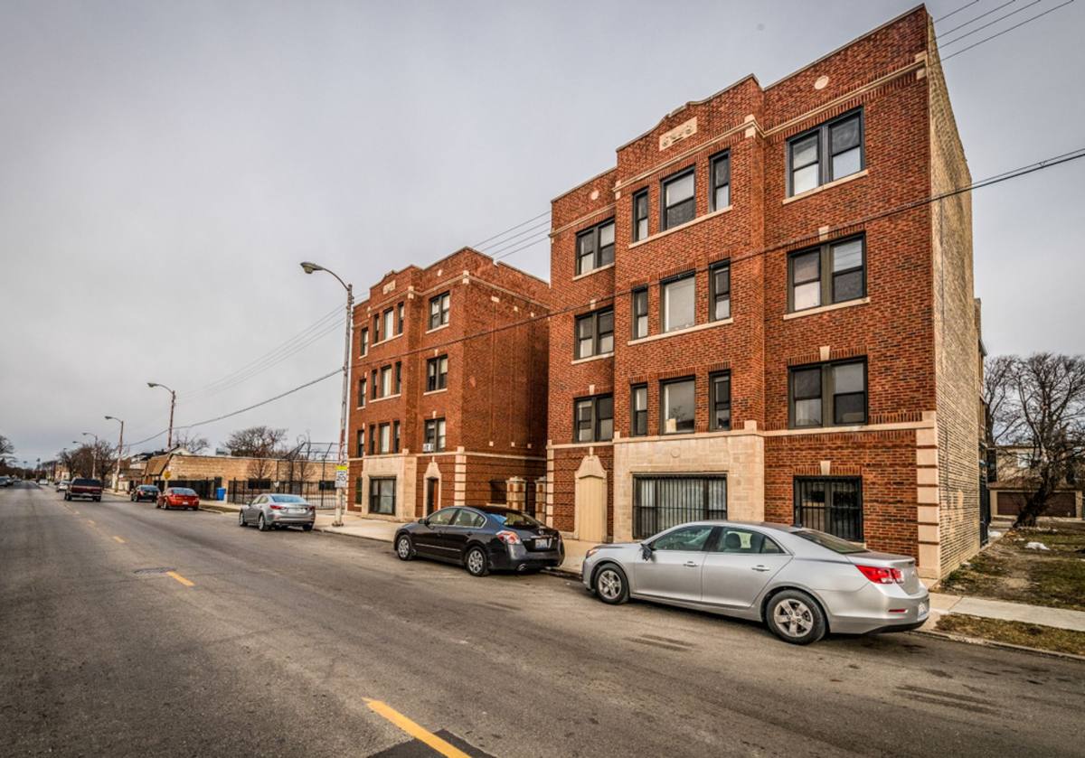 Apartment for rent at 5328 W Harrison St, Chicago, IL 60644