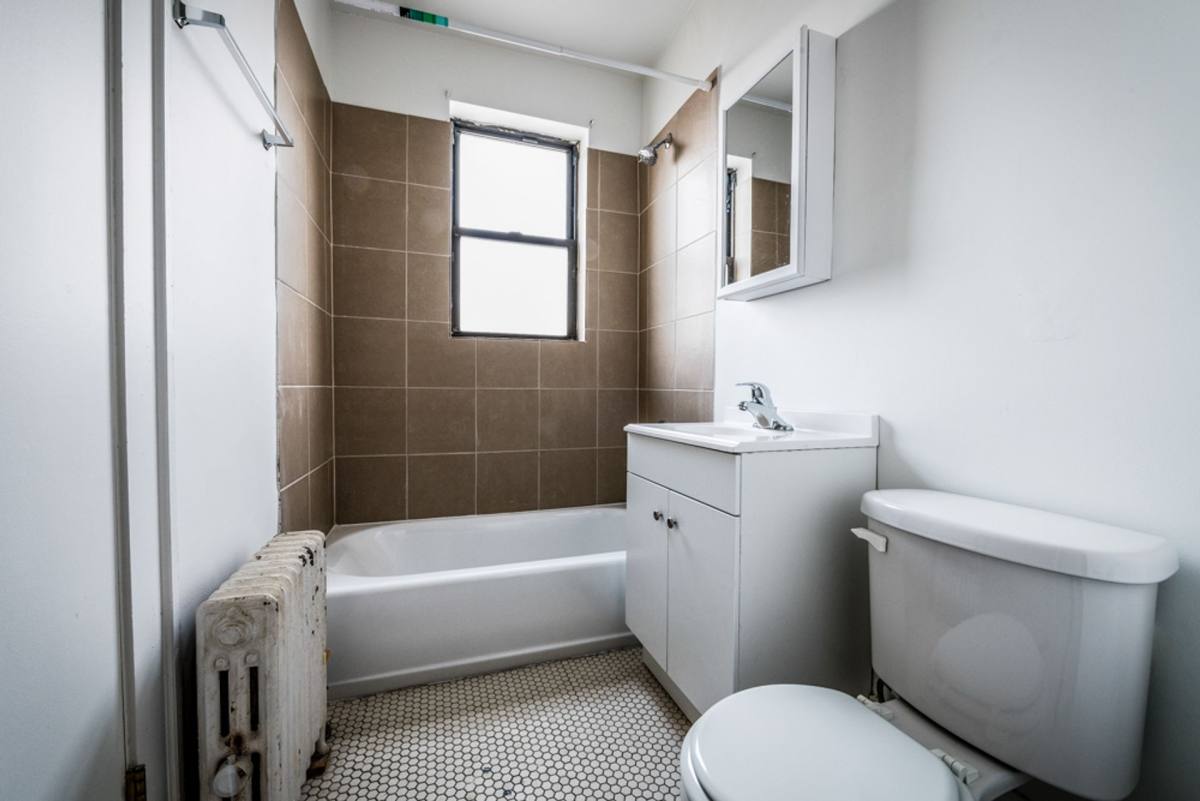 Apartment for rent at 5328 W Harrison St, Chicago, IL 60644