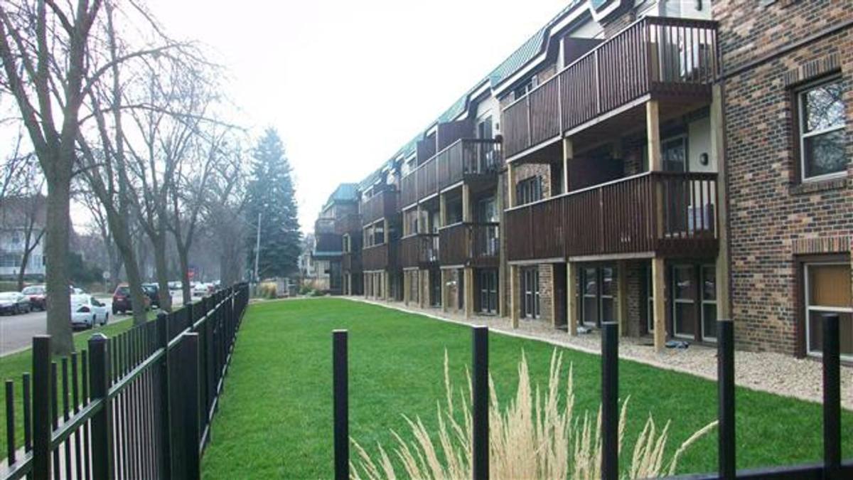 Apartment for rent at 2300 Pleasant Ave S, Minneapolis, MN 55404