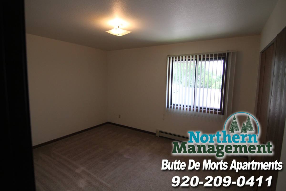 Apartment for rent at 925 945 Tayco St, Menasha, WI 54952