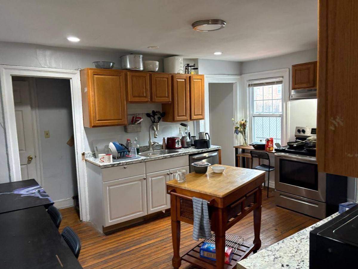 House for rent at 395 Crown St, New Haven, CT 06511