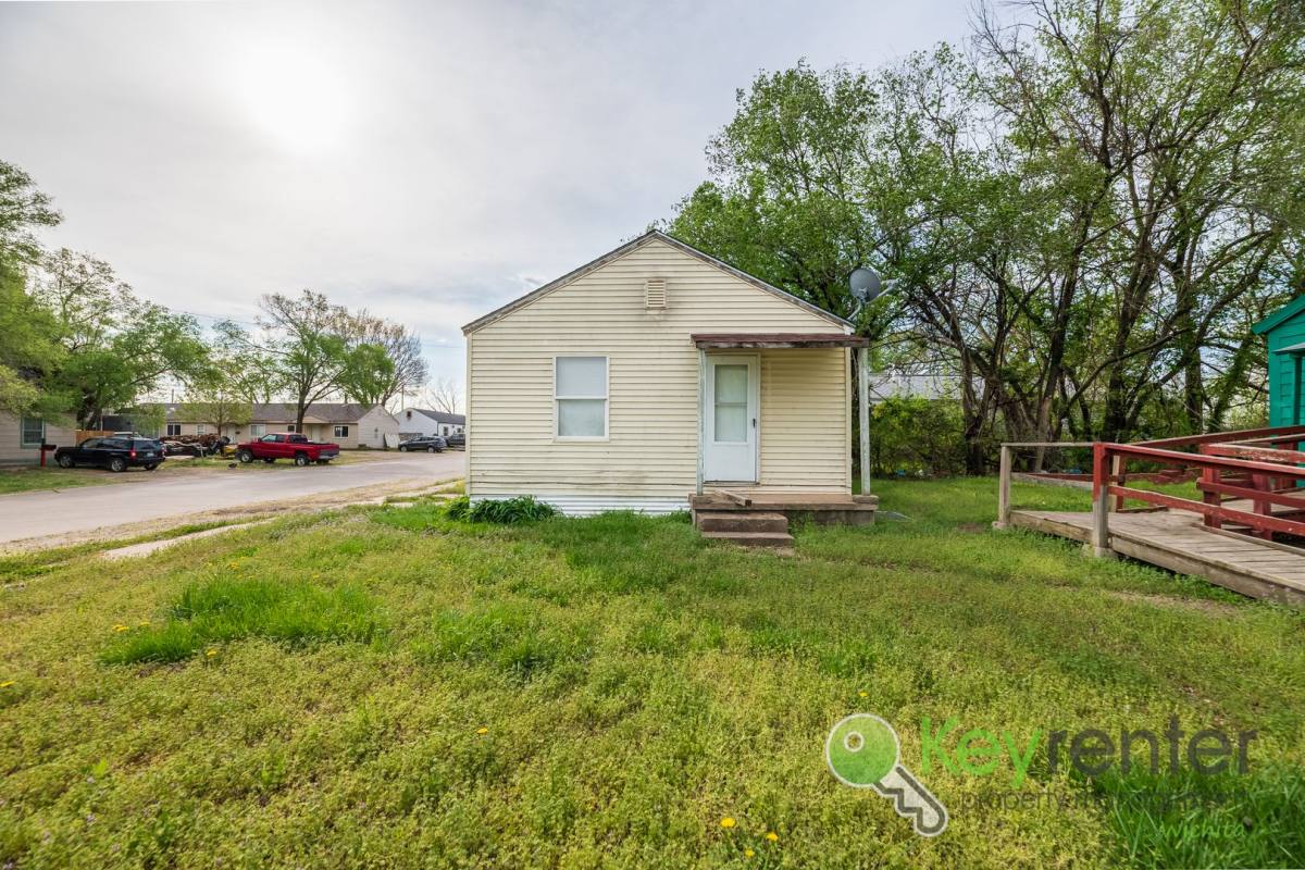Apartment for rent at 4301 E Whitney Lane, Wichita, KS 67210