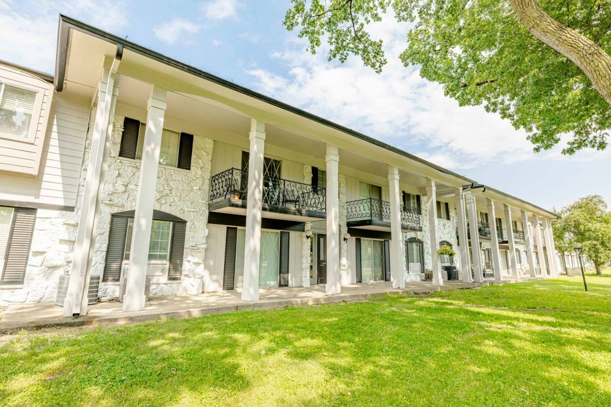 Apartment for rent at 3001 E Jefferson Blvd, South Bend, IN 46615