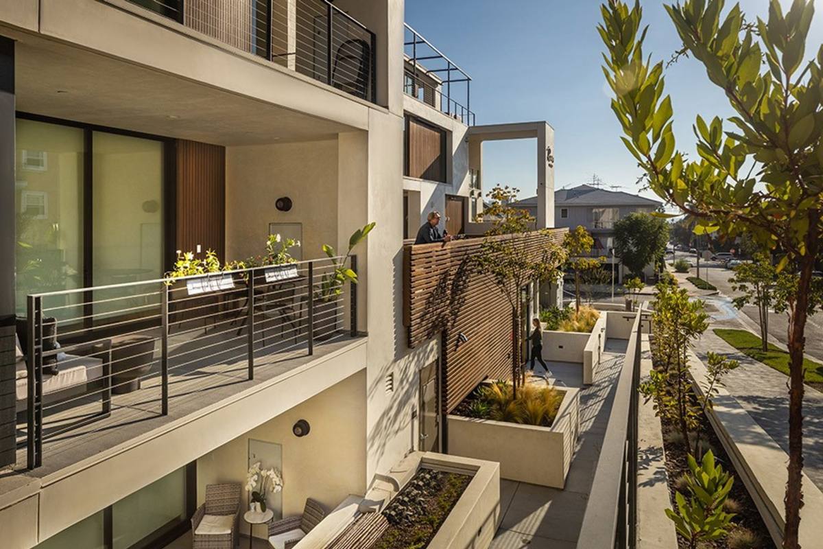 Apartment for rent at 1415 Reeves St, Los Angeles, CA 90035