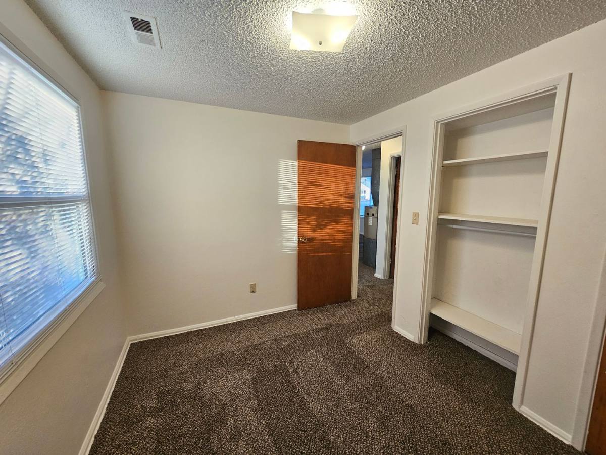 Townhouse for rent at 1104-1106 S Grand Dr, Moses Lake, WA 98837