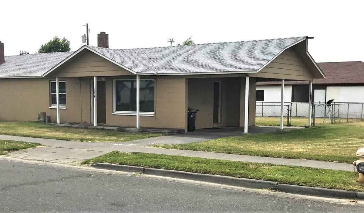 Townhouse for rent at 1104-1106 S Grand Dr, Moses Lake, WA 98837