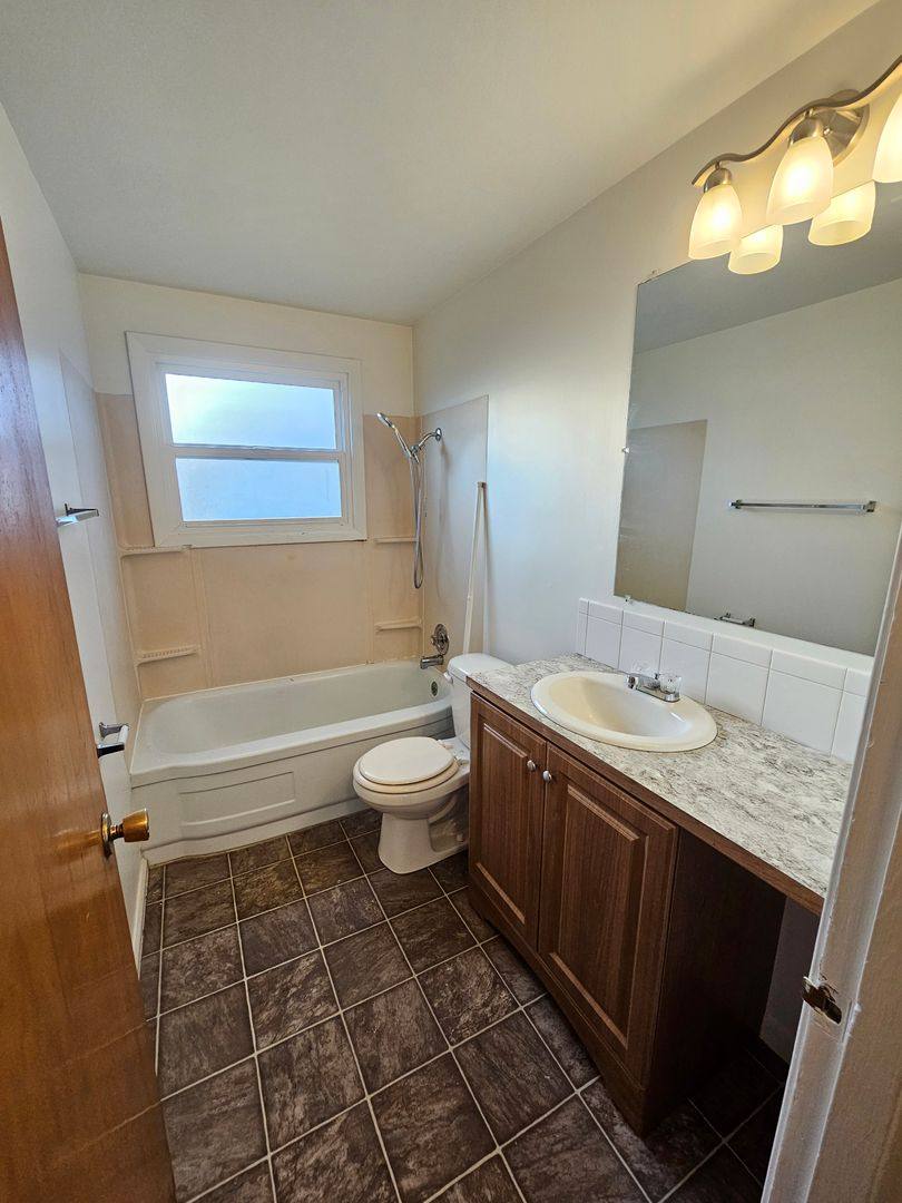 Townhouse for rent at 1104-1106 S Grand Dr, Moses Lake, WA 98837