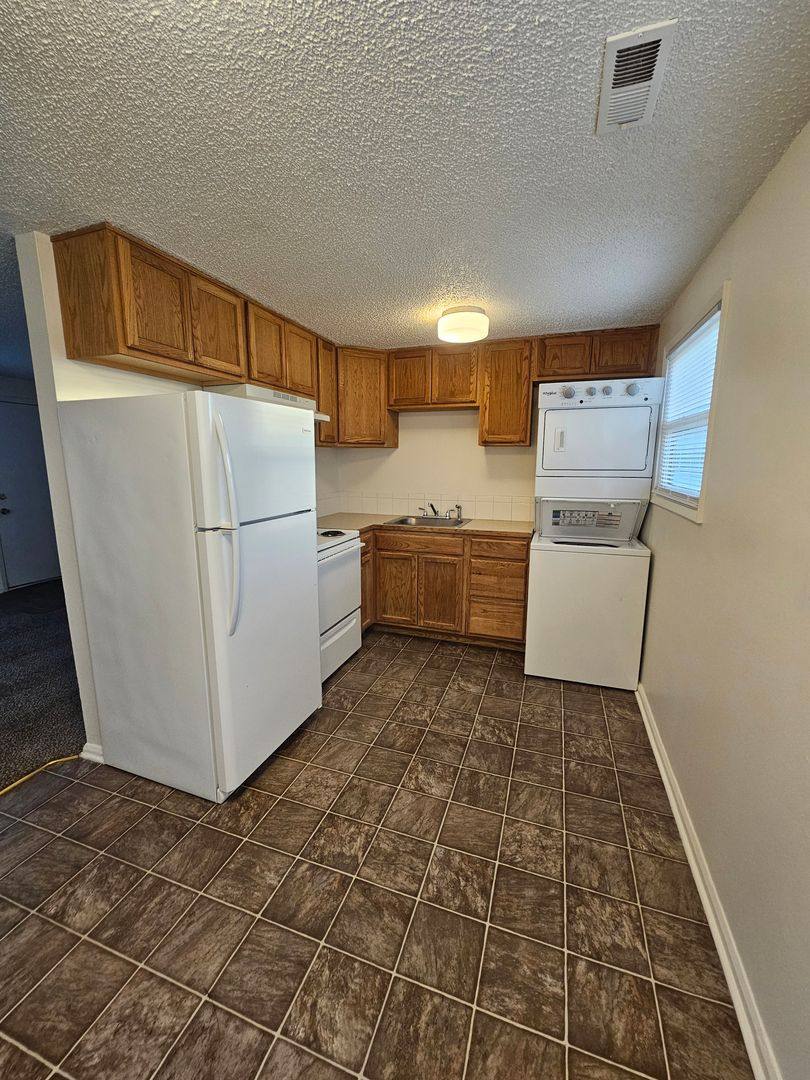 Townhouse for rent at 1104-1106 S Grand Dr, Moses Lake, WA 98837