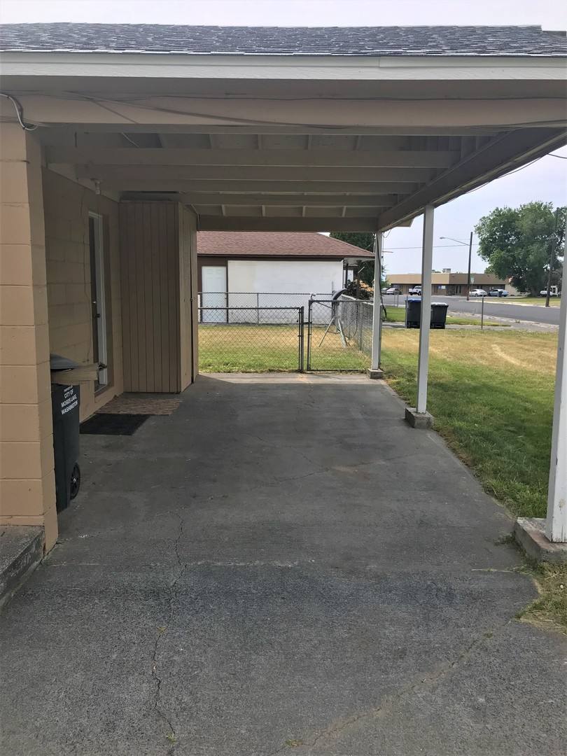 Townhouse for rent at 1104-1106 S Grand Dr, Moses Lake, WA 98837