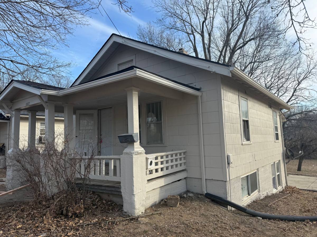 Apartment for rent at 1337 S Osage Ave, Independence, MO 64055