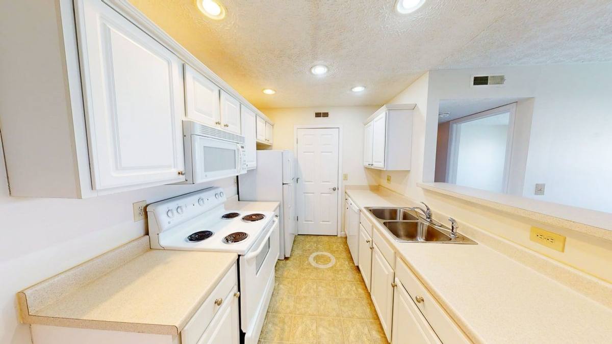 Apartment for rent at 5566 Garden Ridge, Columbus, OH 43228
