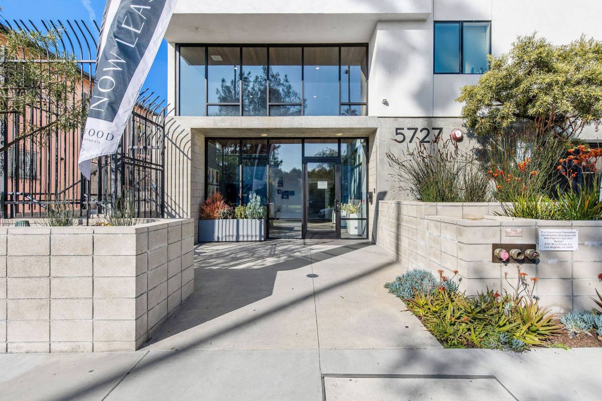 Apartment for rent at 5727 La Mirada Ave, Los Angeles, CA 90038