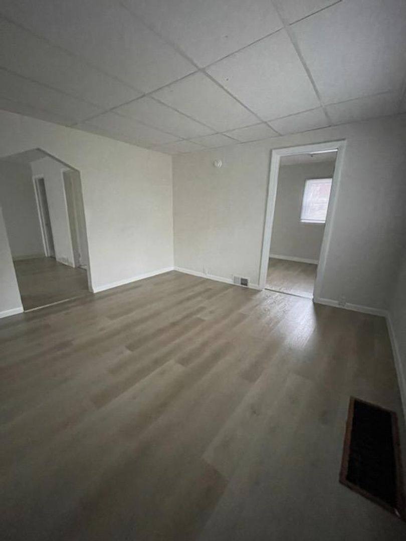 Apartment for rent at 231-33 Miles Ave, Syracuse, NY 13210