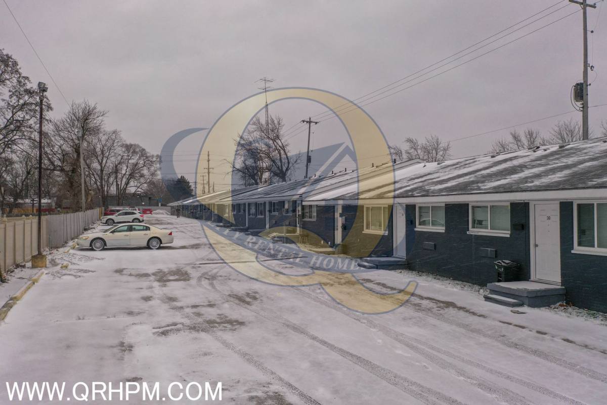 Apartment for rent at 3807 Lippincott Blvd, Flint, MI 48507