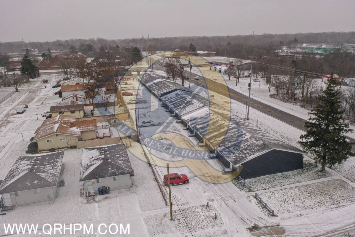 Apartment for rent at 3807 Lippincott Blvd, Flint, MI 48507