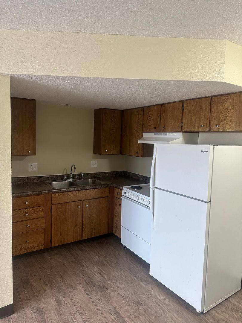 Apartment for rent at 1200 Meadowview Dr, Marion, IA 52302