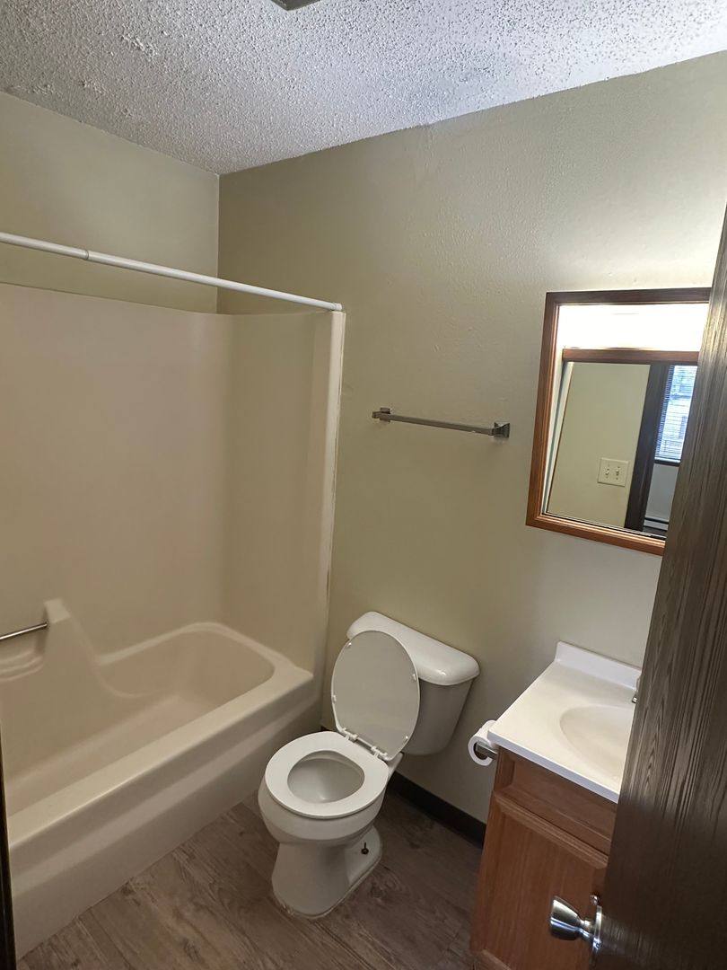 Apartment for rent at 1200 Meadowview Dr, Marion, IA 52302
