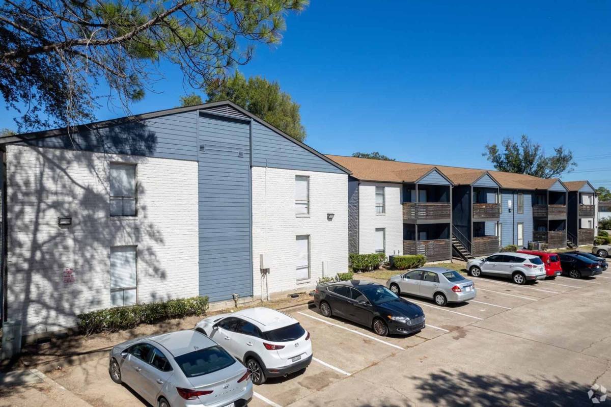 Apartment for rent at 11201 Olympia Dr, Houston, TX 77042