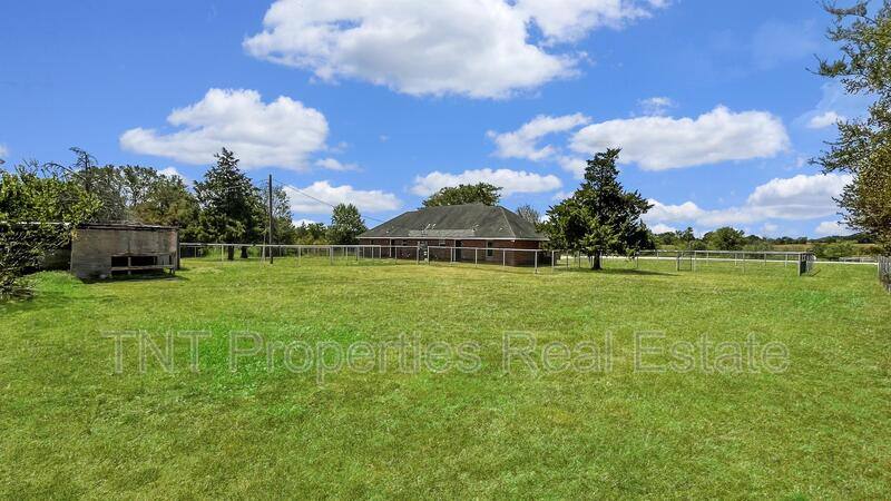 Apartment for rent at 9871 Risky's Ranch Dr, College Station, TX 77845