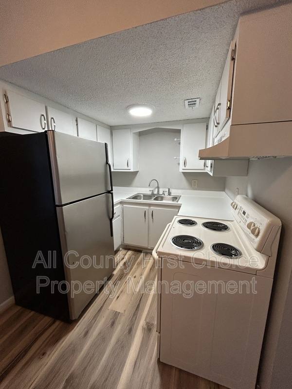 Apartment for rent at 460 93rd Ave N #8, Saint Petersburg, FL 33702