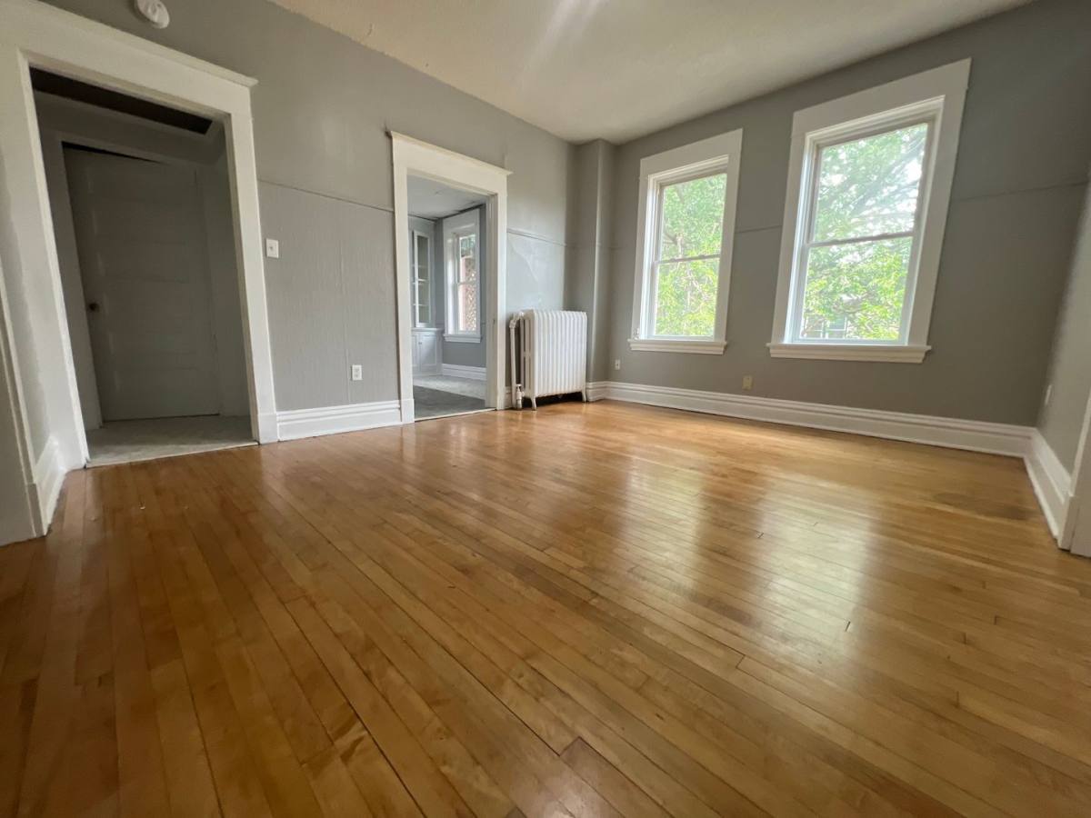 Apartment for rent at 37 Stevens St W, Saint Paul, MN 55107