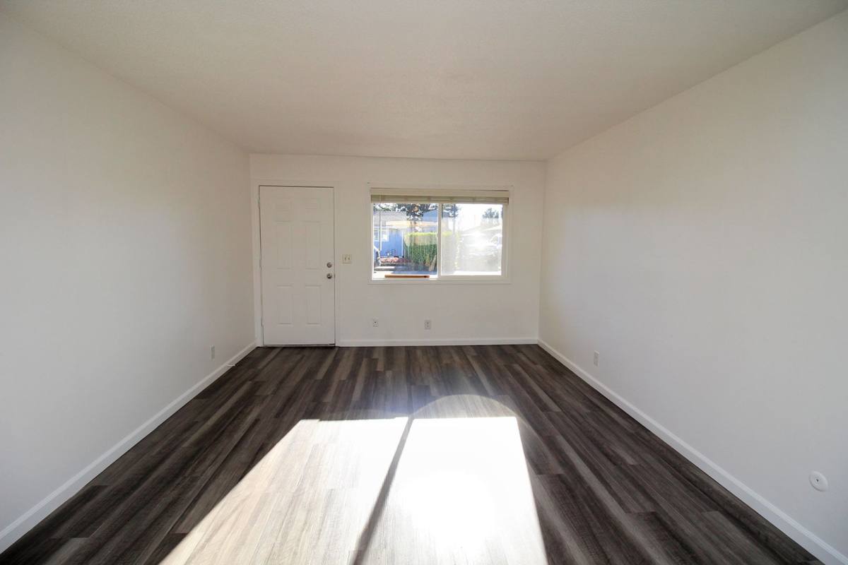 6213-6217 SE Fern Ave, Portland, OR 97206 - Apartment For Rent - Image 3