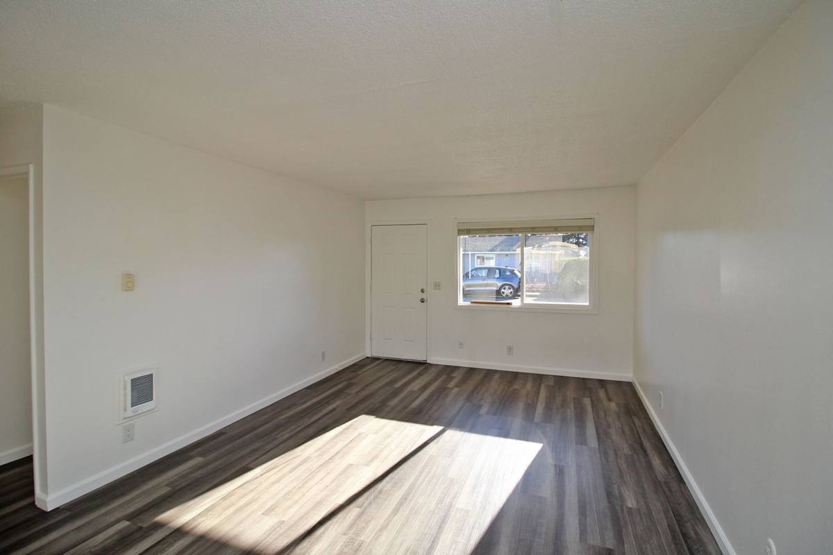 6213-6217 SE Fern Ave, Portland, OR 97206 - Apartment For Rent - Image 4