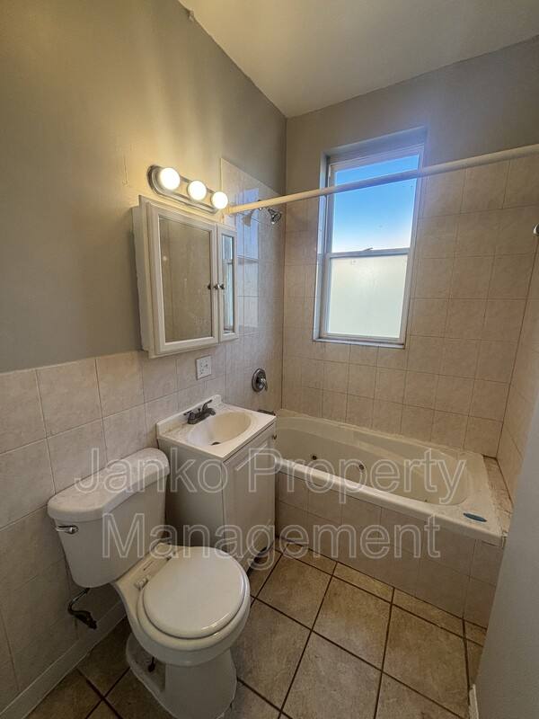 Apartment for rent at 7134 S Cornell Ave #2, Chicago, IL 60649