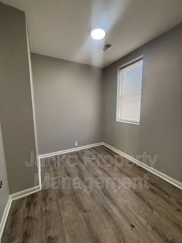 Apartment for rent at 7134 S Cornell Ave #2, Chicago, IL 60649