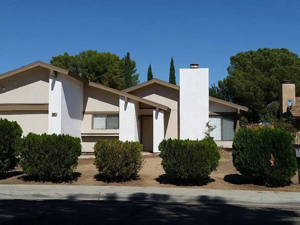 House for rent at 932 Kinnett Ave, Ridgecrest, CA 93555