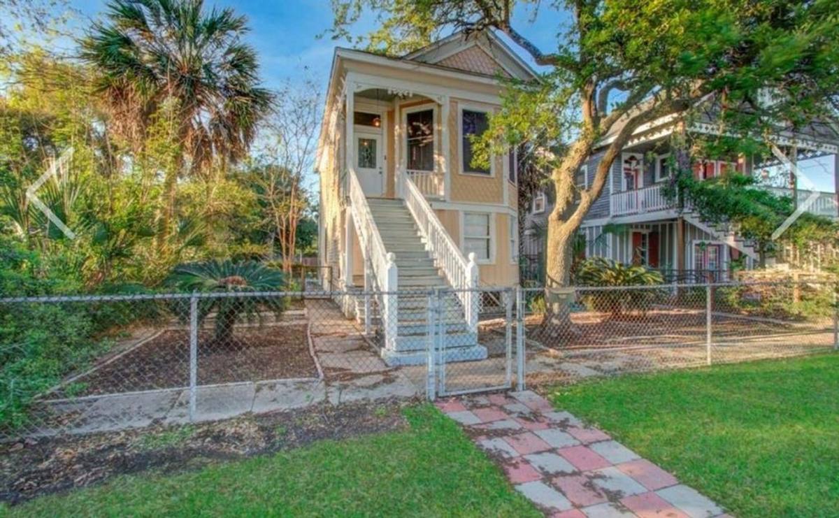 Townhouse for rent at 2814 Ave O 1 #2, Galveston, TX 77550