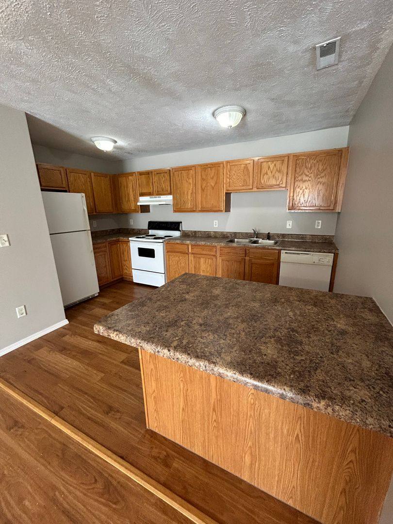 Apartment for rent at 1101 Ekstam Dr, Bloomington, IL 61704