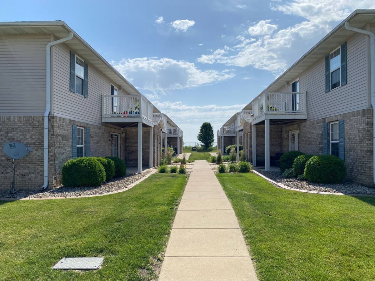 Apartment for rent at 1101 Ekstam Dr, Bloomington, IL 61704