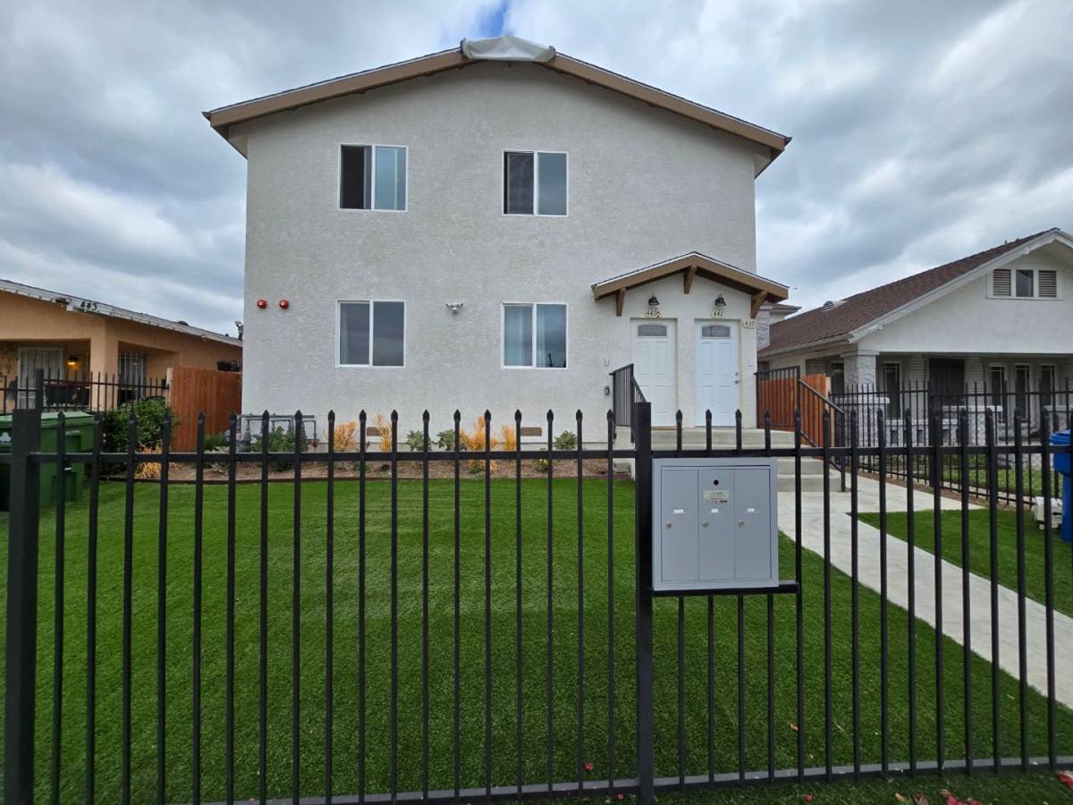 Townhouse for rent at 441 1 2 W, Los Angeles, CA 90003