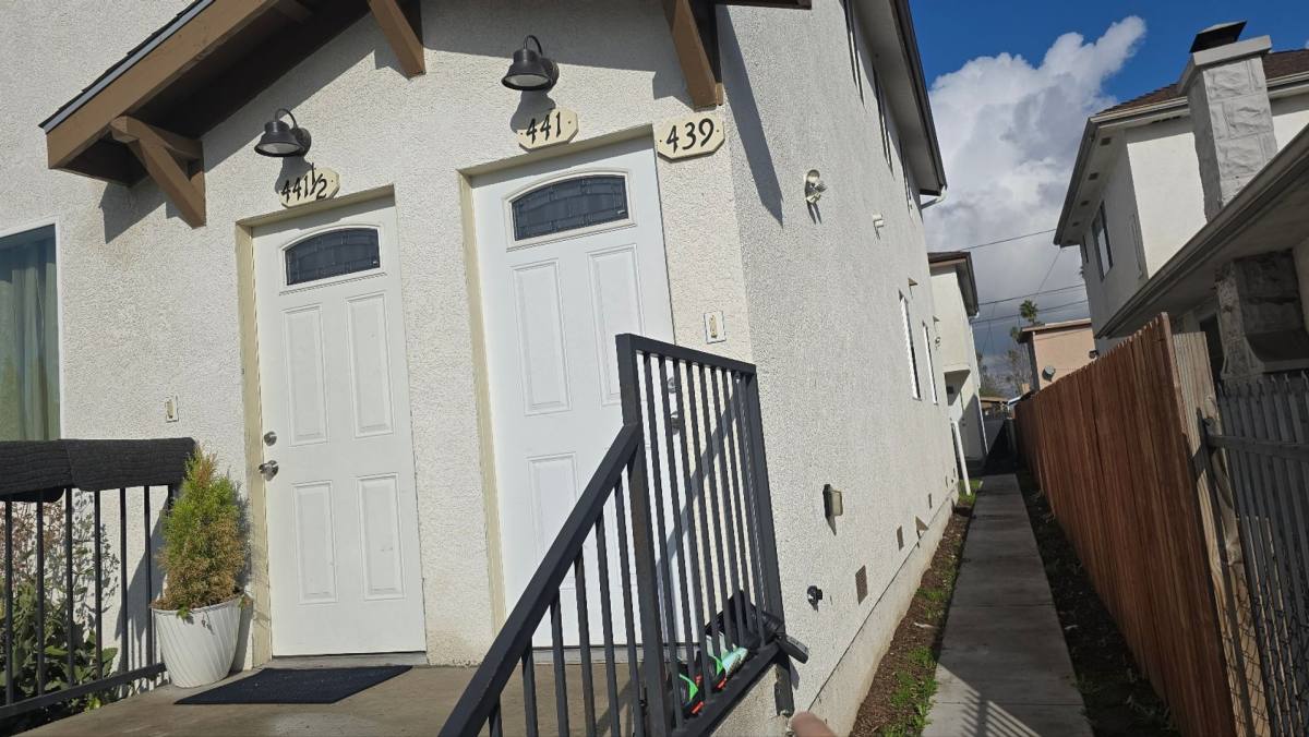 Townhouse for rent at 441 1 2 W, Los Angeles, CA 90003
