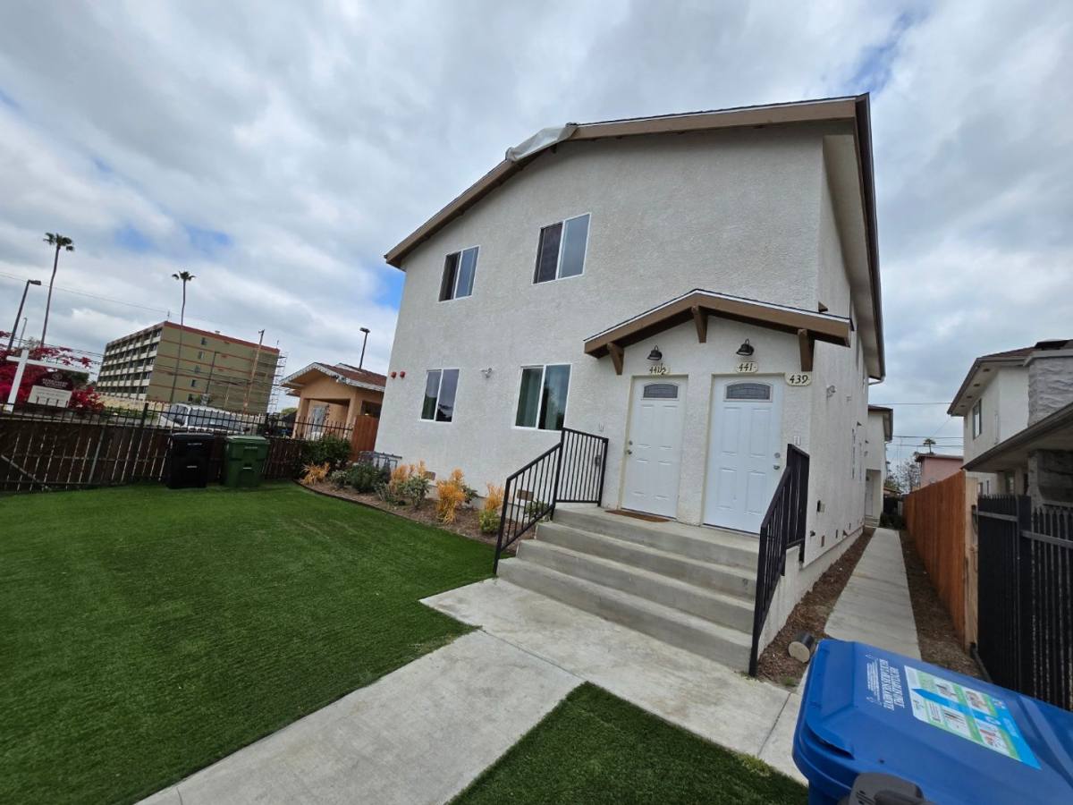 Townhouse for rent at 441 1 2 W, Los Angeles, CA 90003