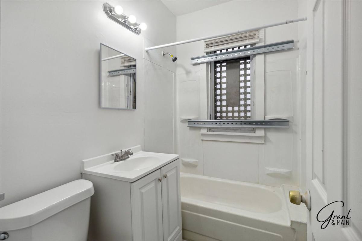Apartment for rent at 16901 Log Cabin, Highland Park, MI 48203