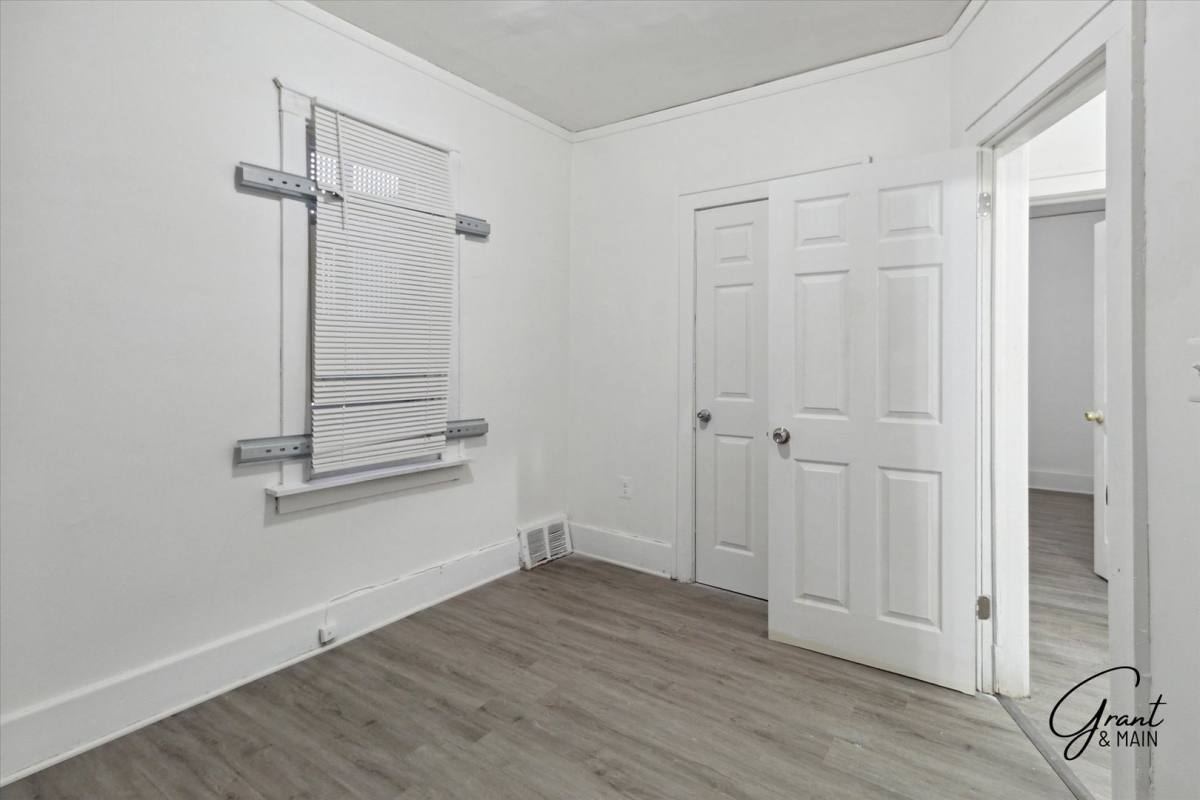 Apartment for rent at 16901 Log Cabin, Highland Park, MI 48203