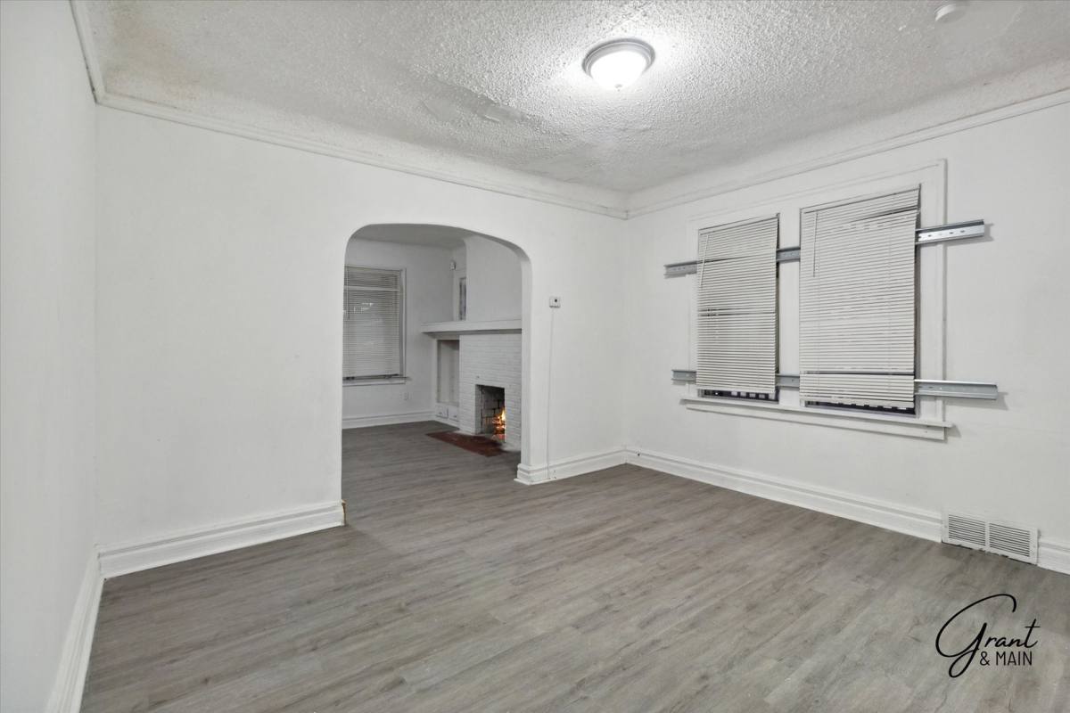 Apartment for rent at 16901 Log Cabin, Highland Park, MI 48203