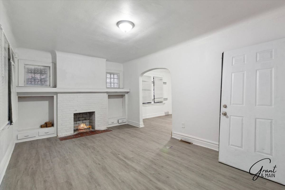Apartment for rent at 16901 Log Cabin, Highland Park, MI 48203