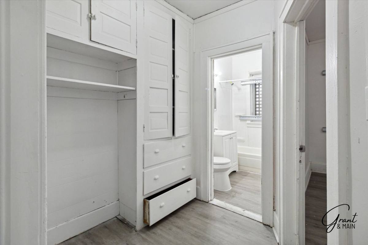Apartment for rent at 16901 Log Cabin, Highland Park, MI 48203