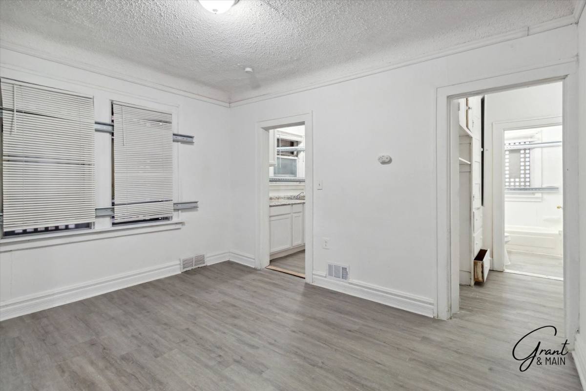 Apartment for rent at 16901 Log Cabin, Highland Park, MI 48203