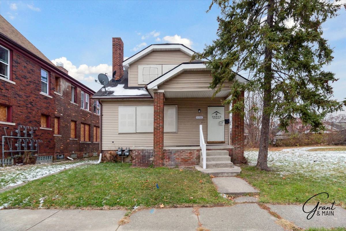 Apartment for rent at 16901 Log Cabin, Highland Park, MI 48203