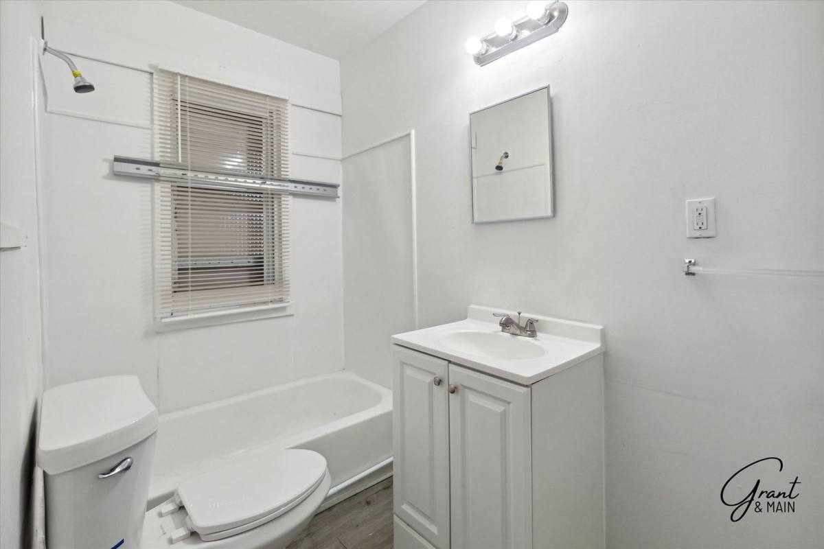 Apartment for rent at 16901 Log Cabin, Highland Park, MI 48203