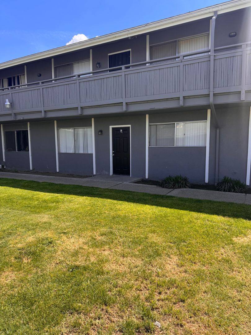 Apartment for rent at 1115 W Simpson Ave, Fresno, CA 93705