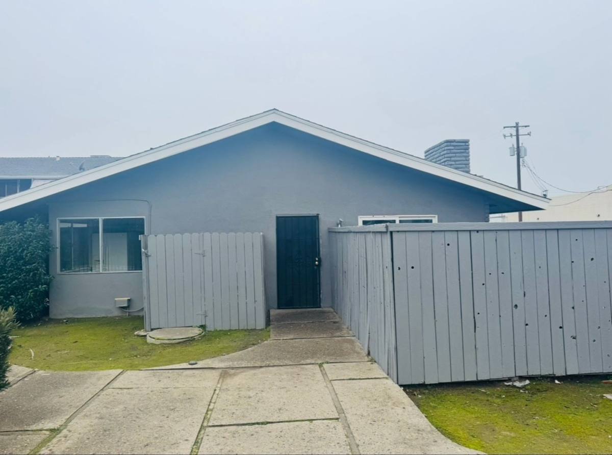 Apartment for rent at 1115 W Simpson Ave, Fresno, CA 93705