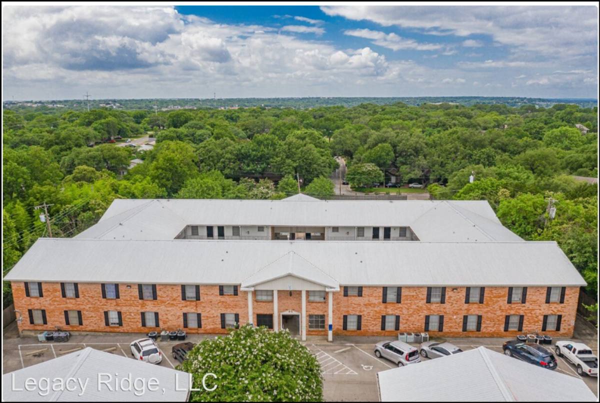 Apartment for rent at 2504 Hilltop Dr, Waco, TX 76710