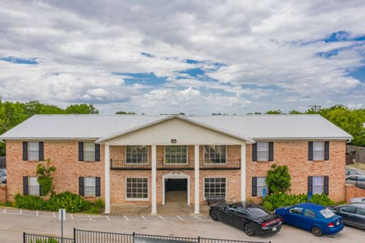Apartment for rent at 2504 Hilltop Dr, Waco, TX 76710