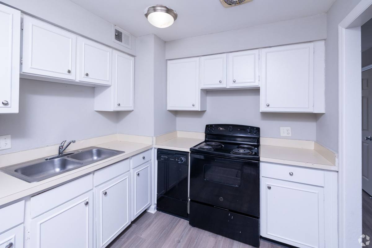 Apartment for rent at 1911 Hazelwood Ave, Fort Wayne, IN 46805